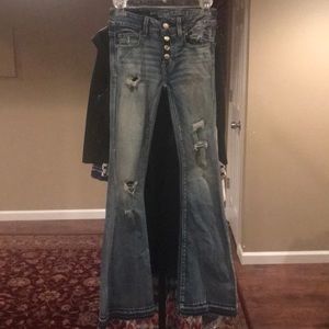 Love! These bell bottom jeans from AE!